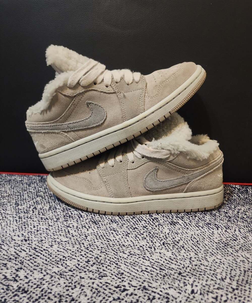 Jordan 1 Low SE Sherpa Fleece Women Size 7